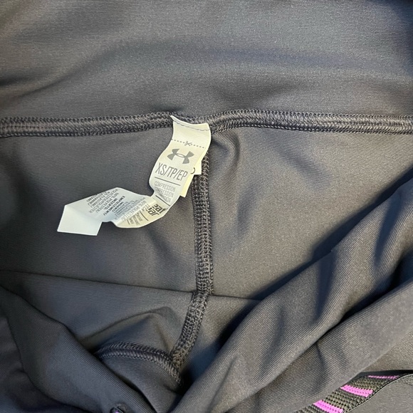 NWOT Under Armour réflective capris size x small - Picture 4 of 8